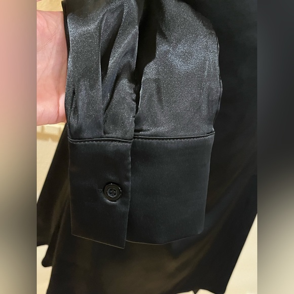 Off-shoulder black satin blouse. Long sleeve, cuffs w/buttons, rounded hem. M - Picture 7 of 11